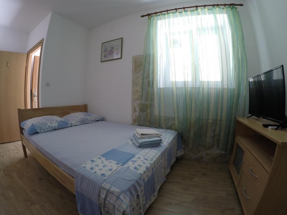 Apartments And Rooms By The Sea Bibinje, Zadar - 6199 Luaran gambar