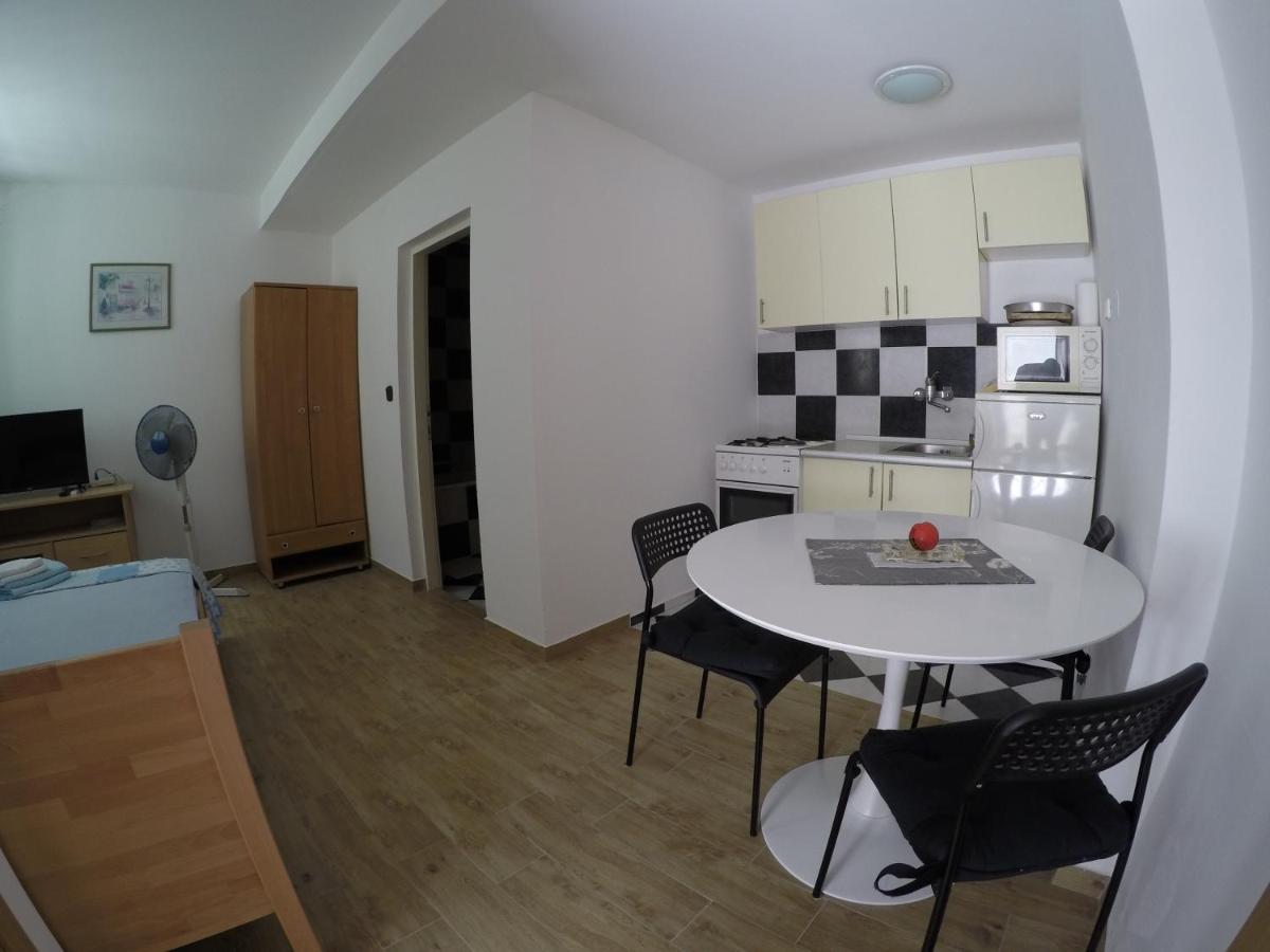 Apartments And Rooms By The Sea Bibinje, Zadar - 6199 Luaran gambar